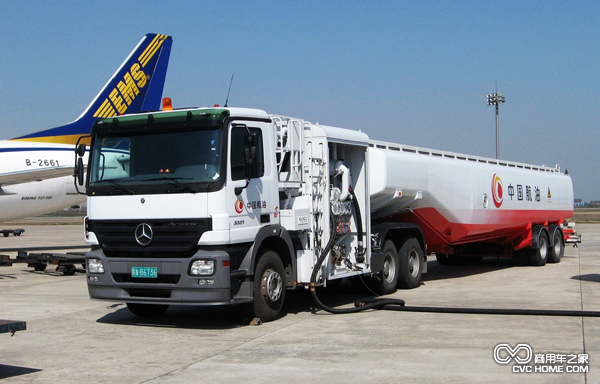 奔馳罐式加油車